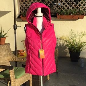 Electric pink feminine sleeveless jacket